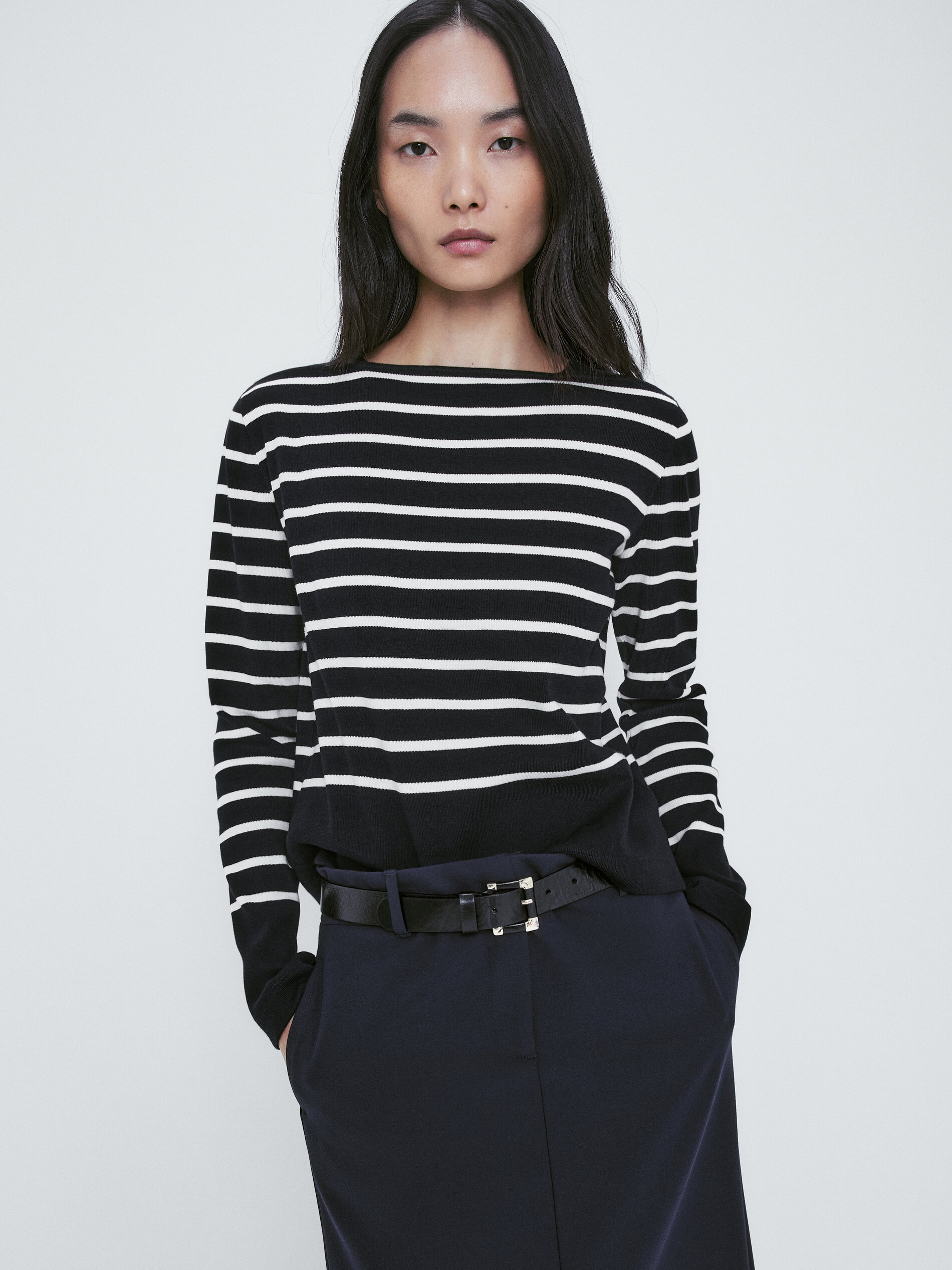 Camiseta listrada de algodão com decote canoa - AZUL MARINHO