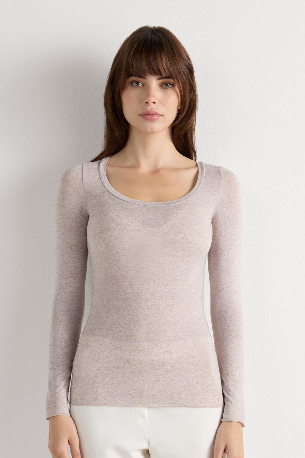 Blusa de manga comprida com decote redondo em modal ultraleve com cashmere.