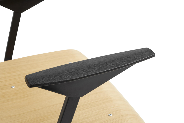 Hay Result stoel met armleuningen black powder coated steel oak