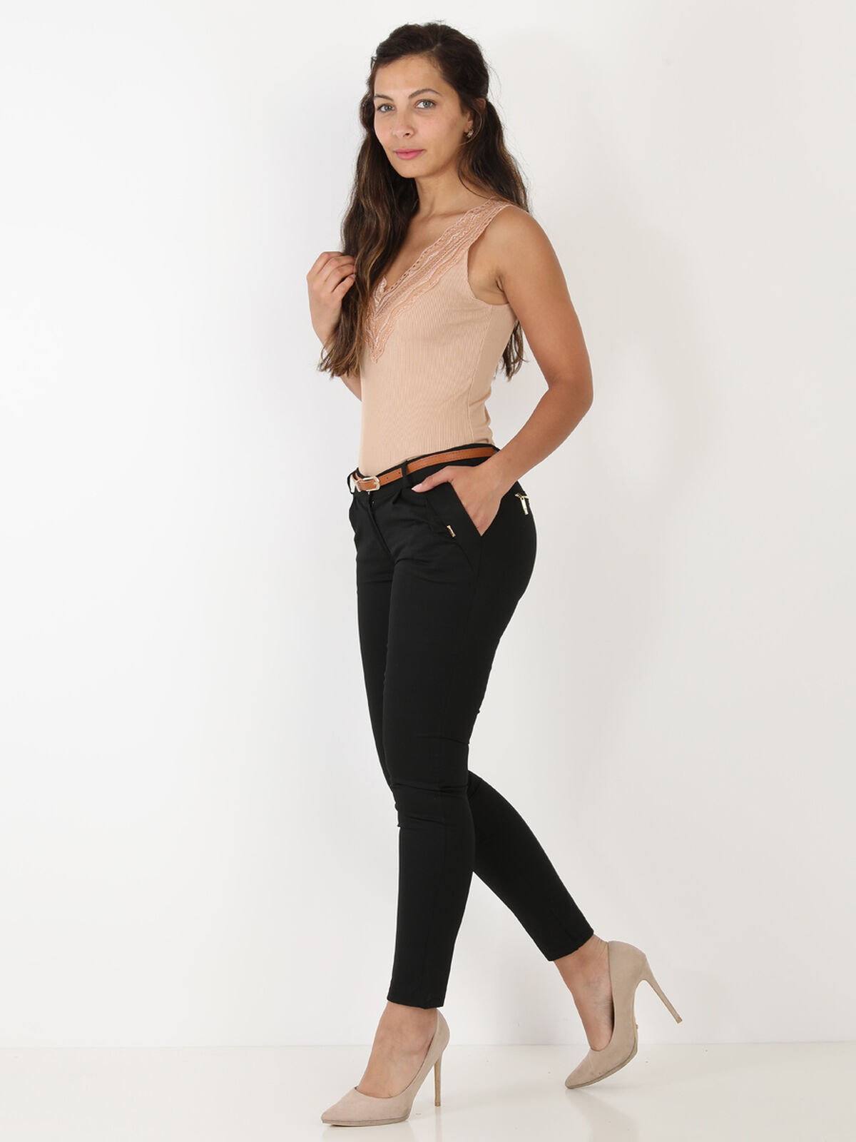 Pantalon à pinces avec ceinture- Noir