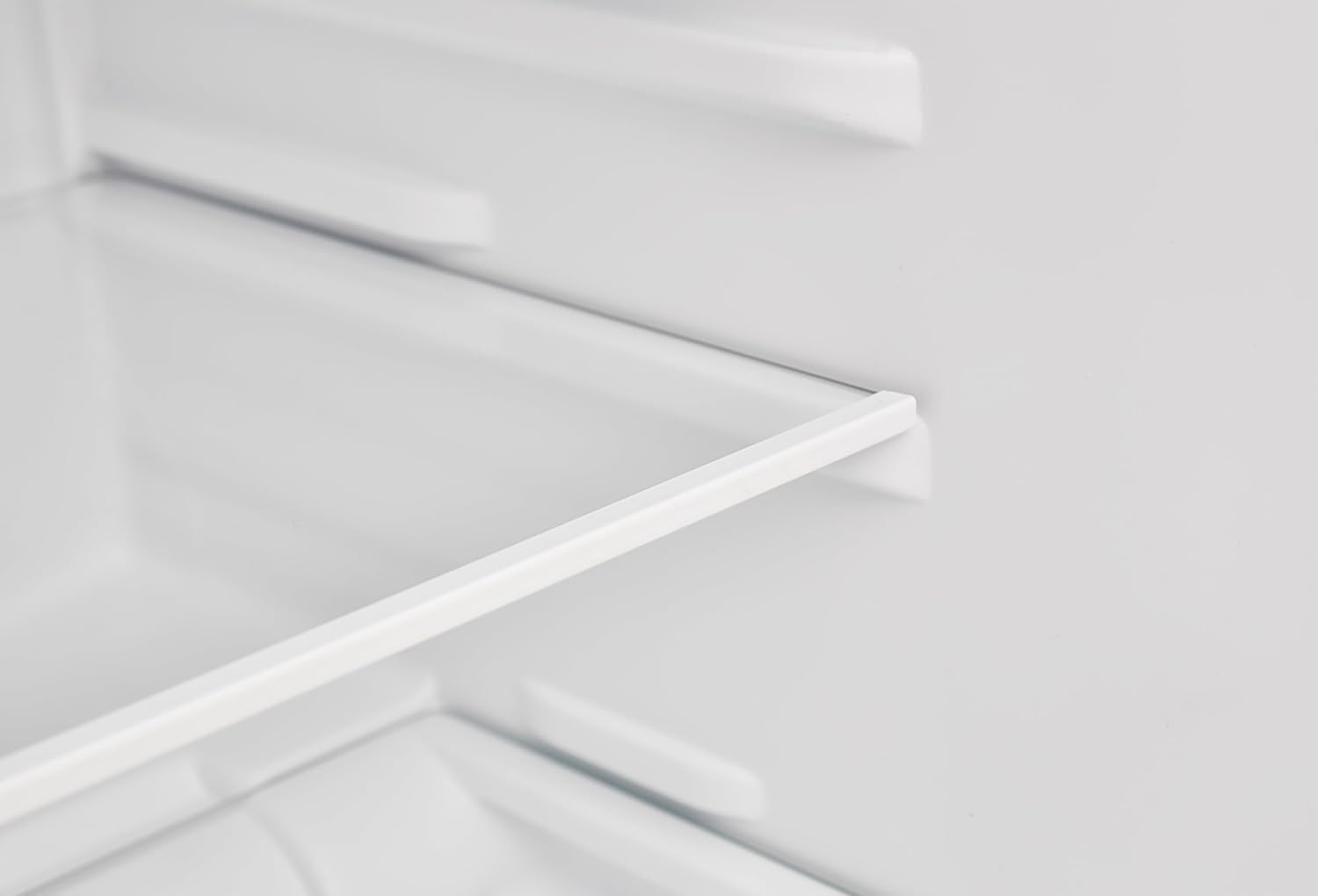 TELEFUNKEN Kühlschrank mit Gefrierfach (2-Sterne) | Freistehend | 81 Liter Nutzinhalt | Kühlschrank klein mit Gemüsefach | LED-Beleuchtung | Temperaturregelung | CF-32-152-B schwarz