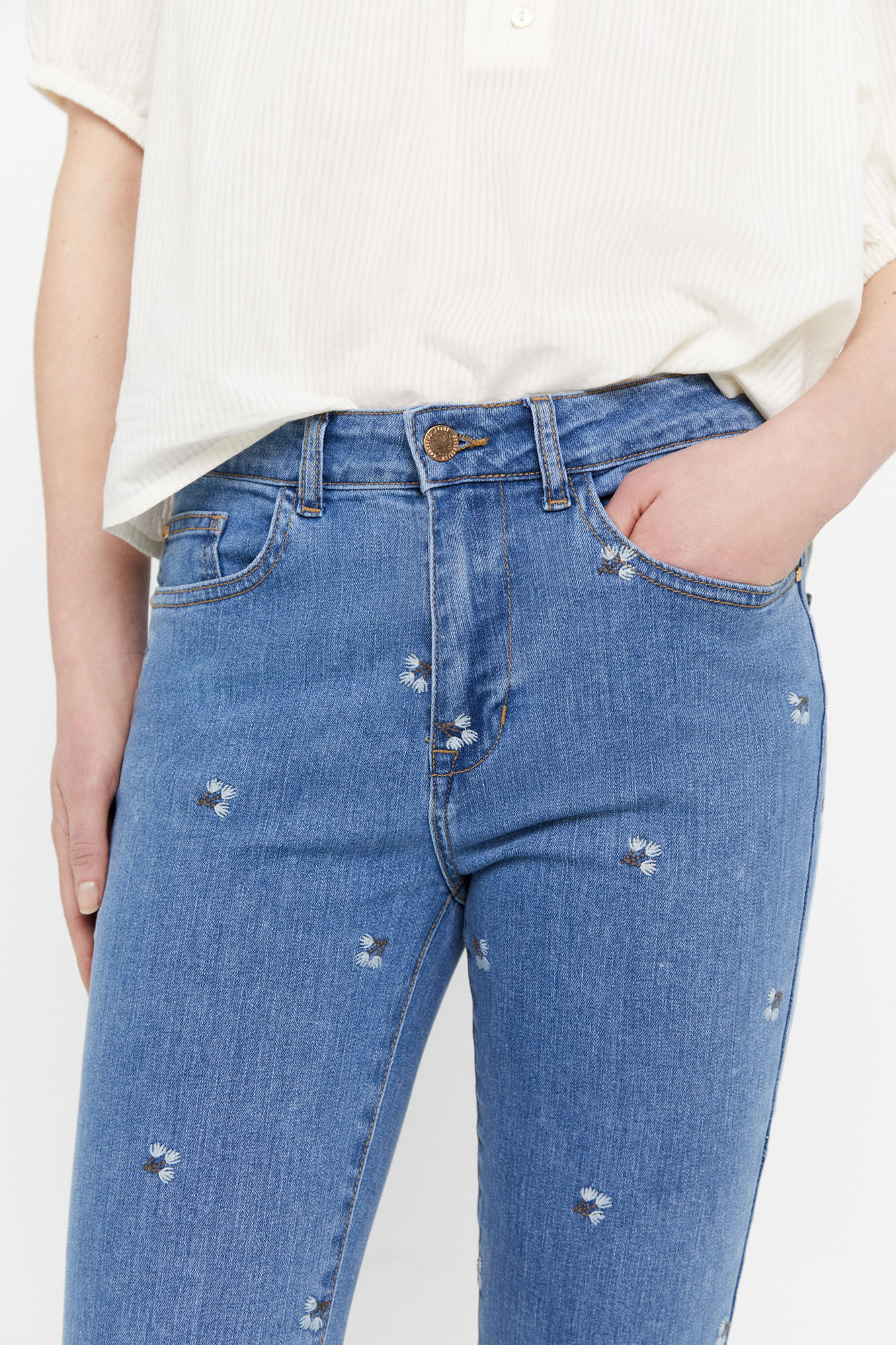 Calça jeans cropped com 5 bolsos - Azul