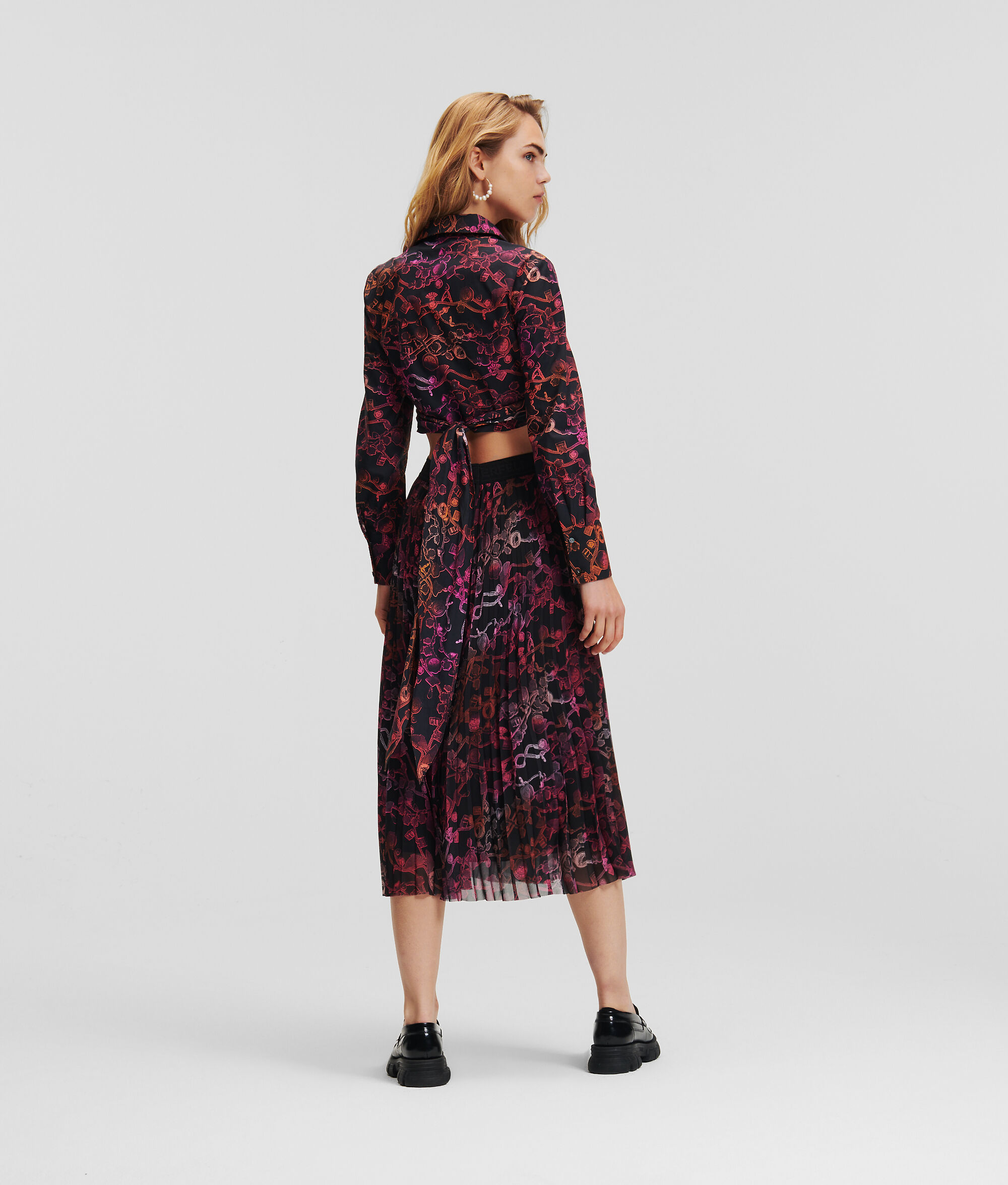 CHEMISE CROPPED À MOTIF CHAÎNE