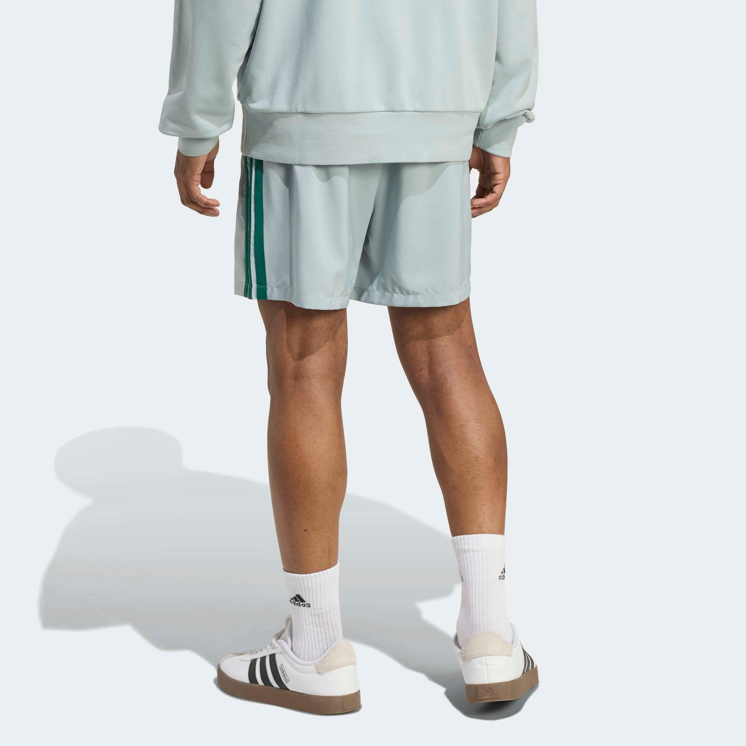 adidas Sportswear Shorts »ESSENTIALS 3-STREIFEN CHELSEA«  mit 3-Streifen an den Seiten, für Laufen und Sportmode