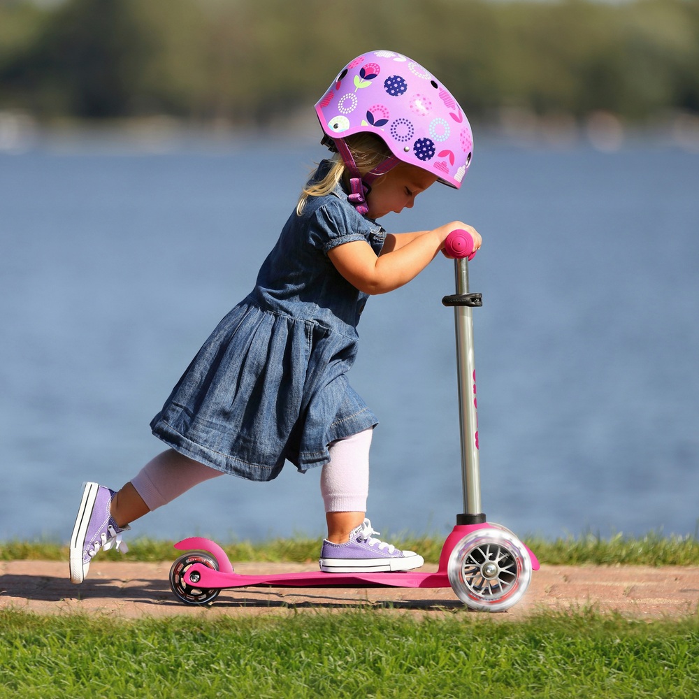 Mini Micro Plus Pink LED Scooter