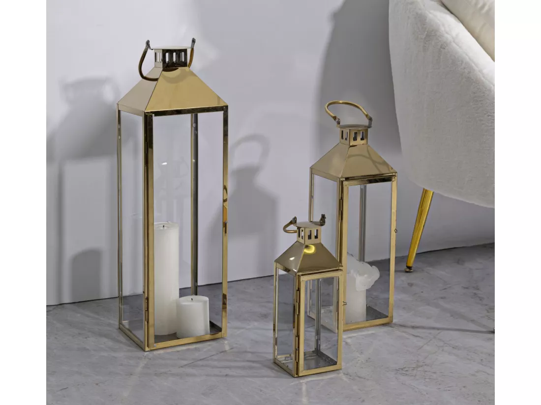 Set de 3 lanternes dorées en métal et verre - 18x19x61 cm, 15x14,5x44,5 cm, 11x10x30 cm - pour illuminer votre intérieur avec une lumière magique.