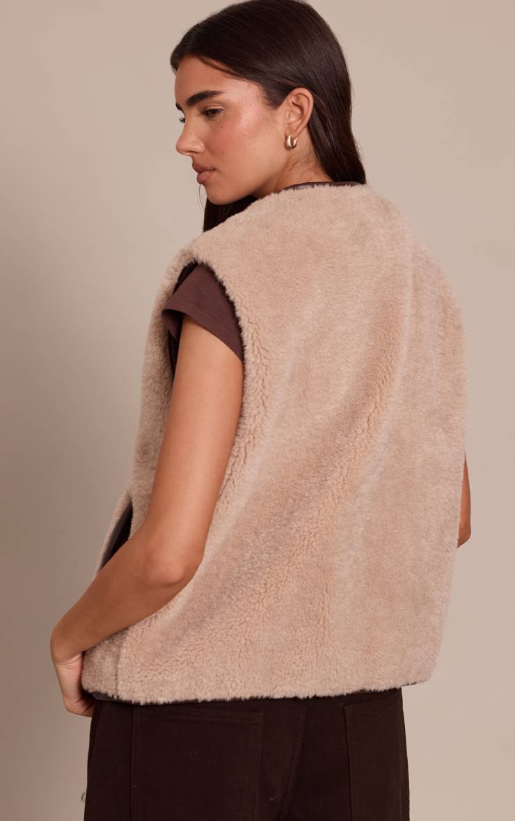 Beige Gilet En Imitation Mouton Retourné Avec Finitions Synthétiquecuir
