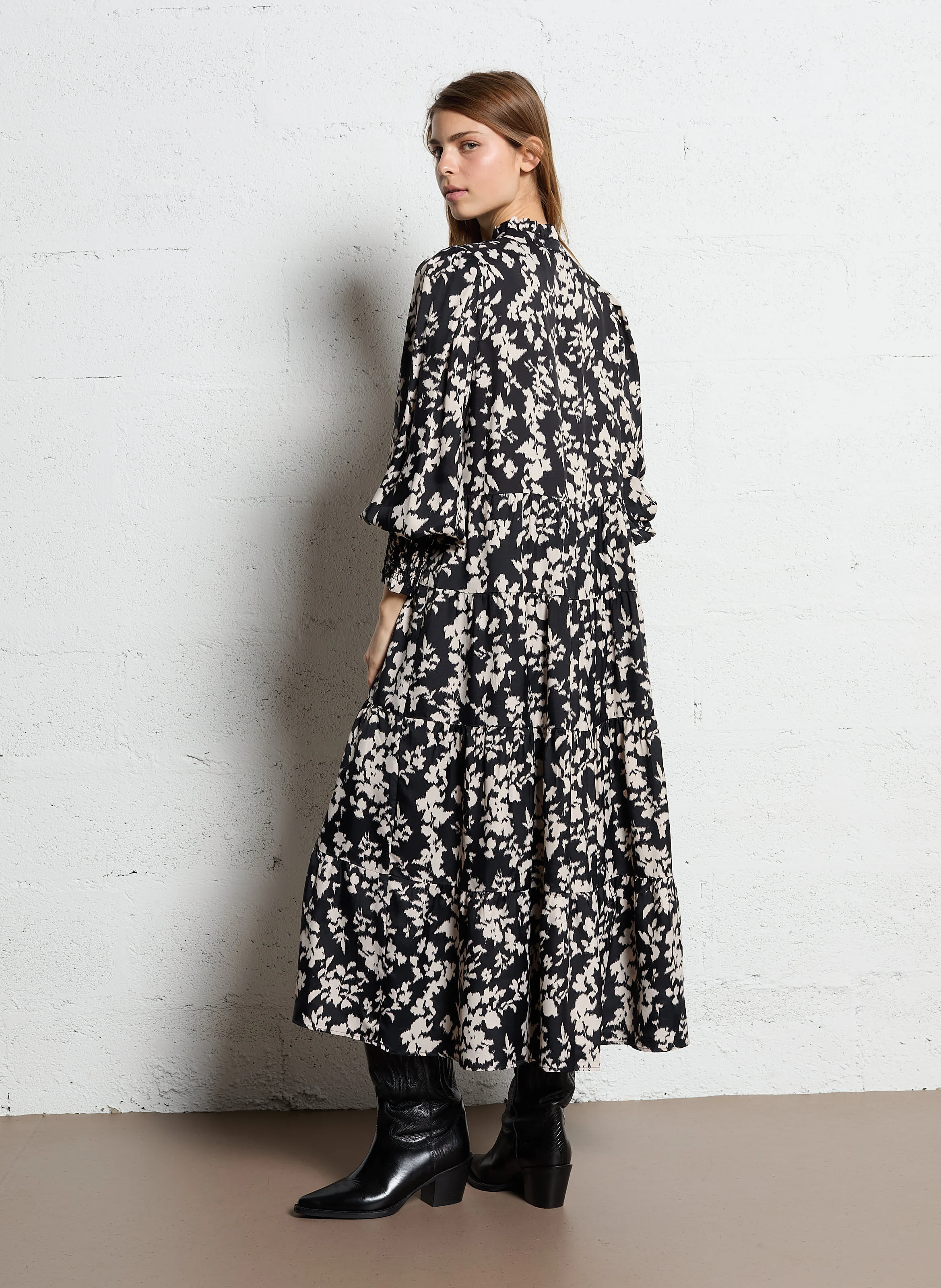 ROBERTA - Robe longue col rond à volants| Noir