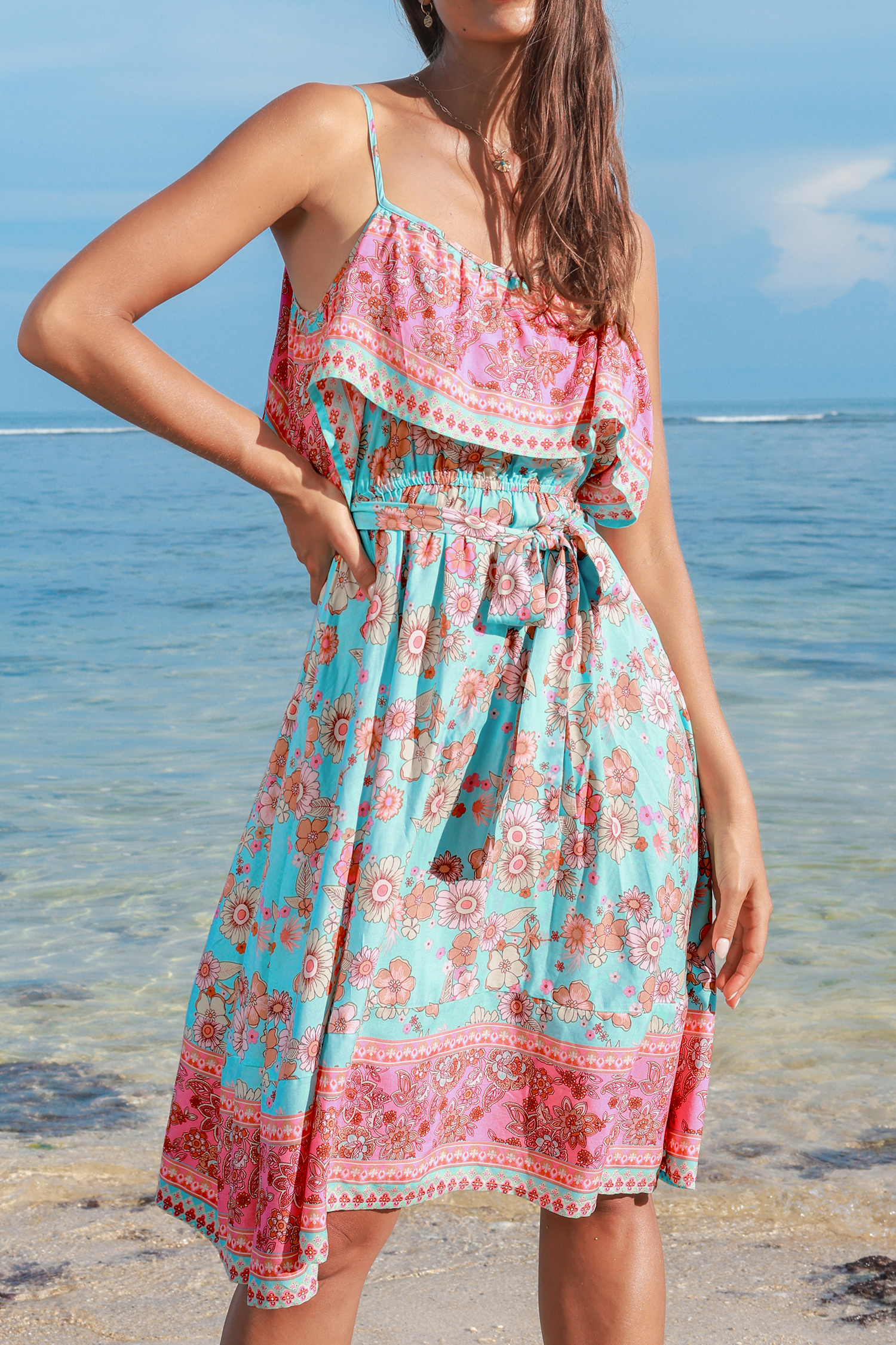 Robe midi à col carré et corsage à volants avec fleurs rétro