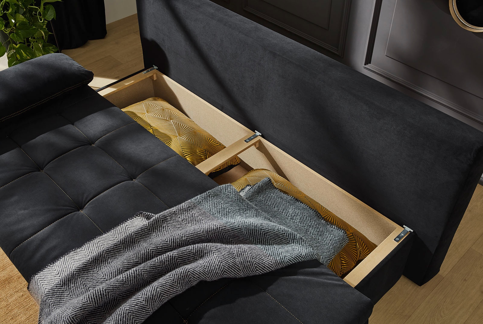 Jockenhöfer Gruppe Schlafsofa »Sarah, mit Gästebettfunktion« goldfarbige, glamouröse Elemente, Bettkasten