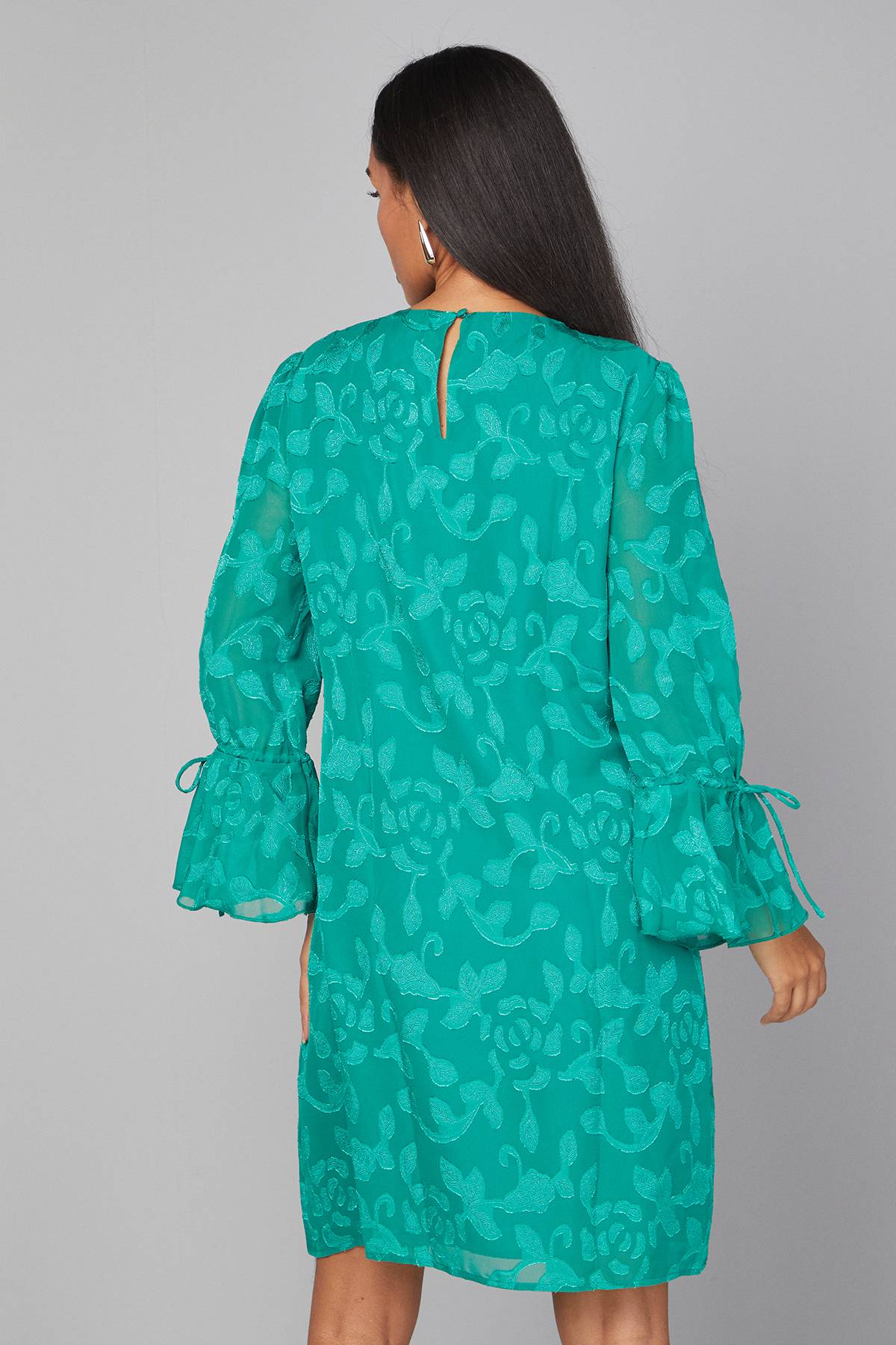 Wallis Robe Droite à Volants en Jacquard Fleuri