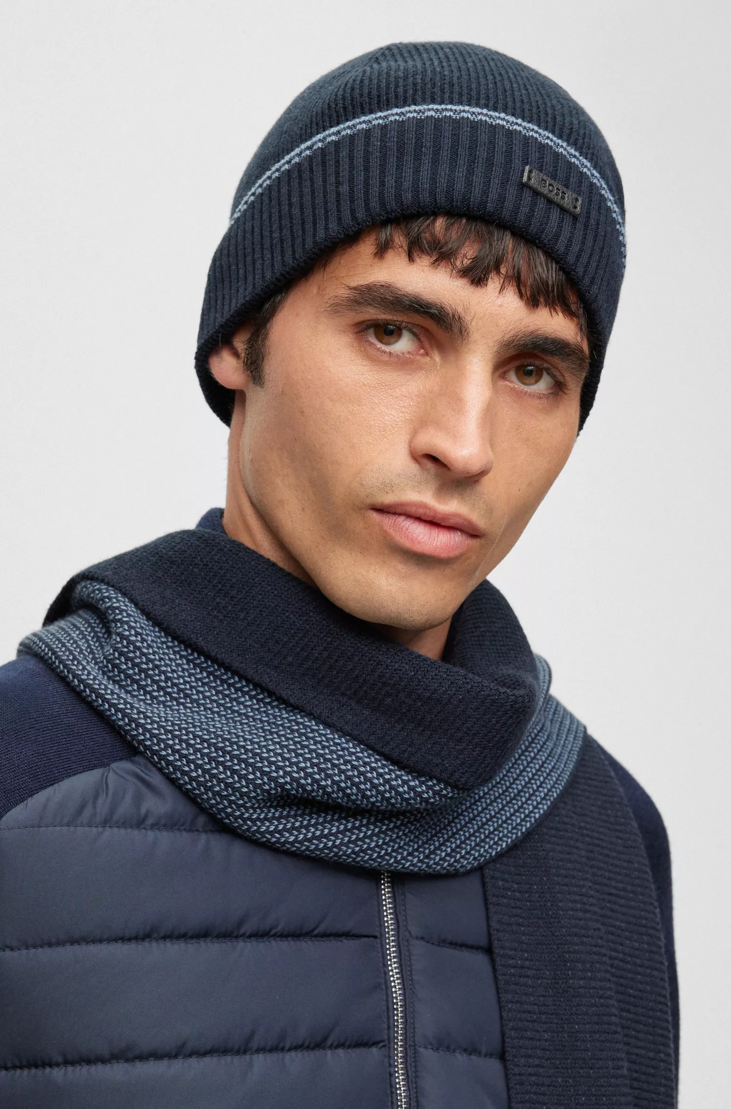 Conjunto de cachecol e gorro BOSS em caixa de presente preta