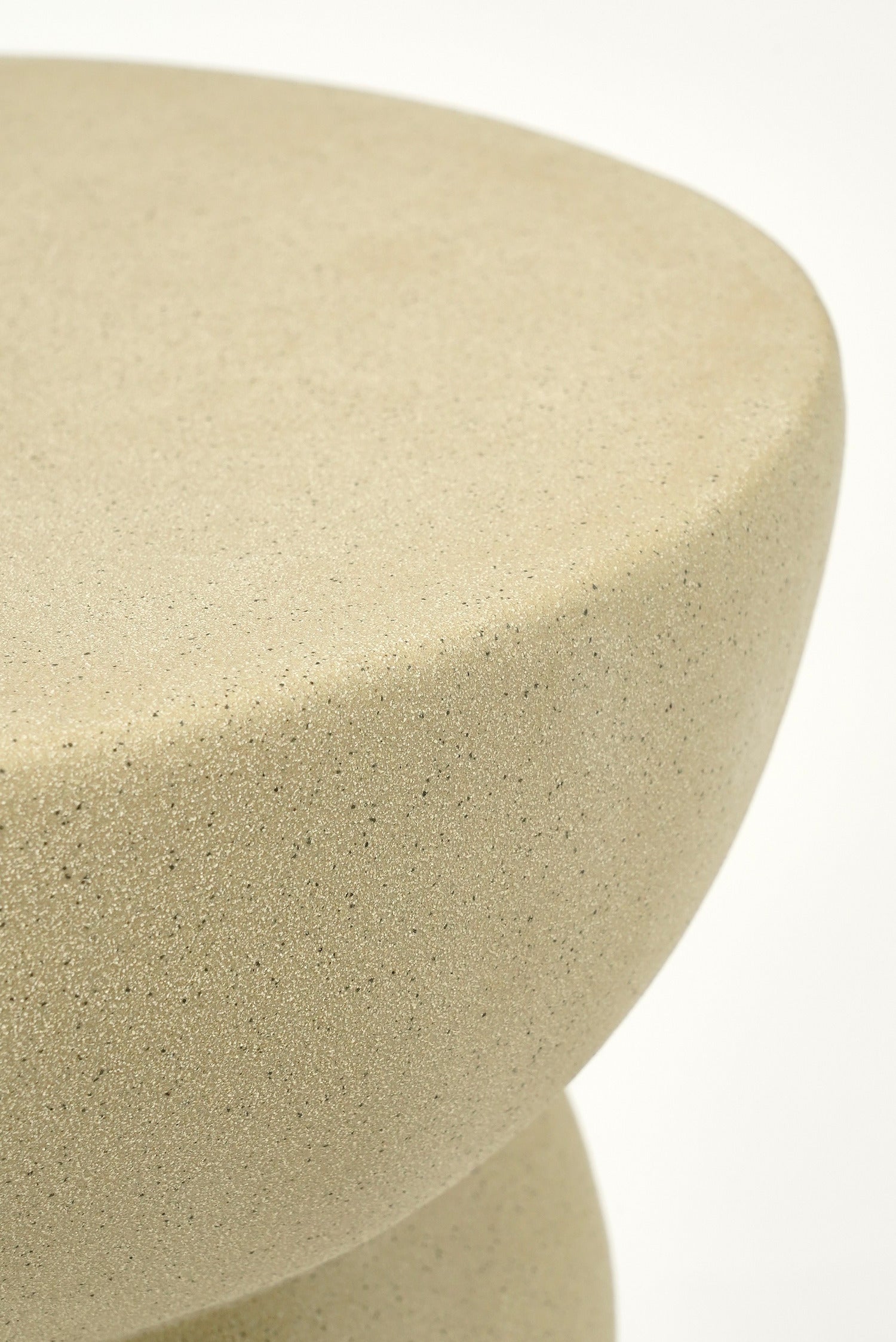 Mica Decorations bijzettafel beige D 29 H 40,5 cm