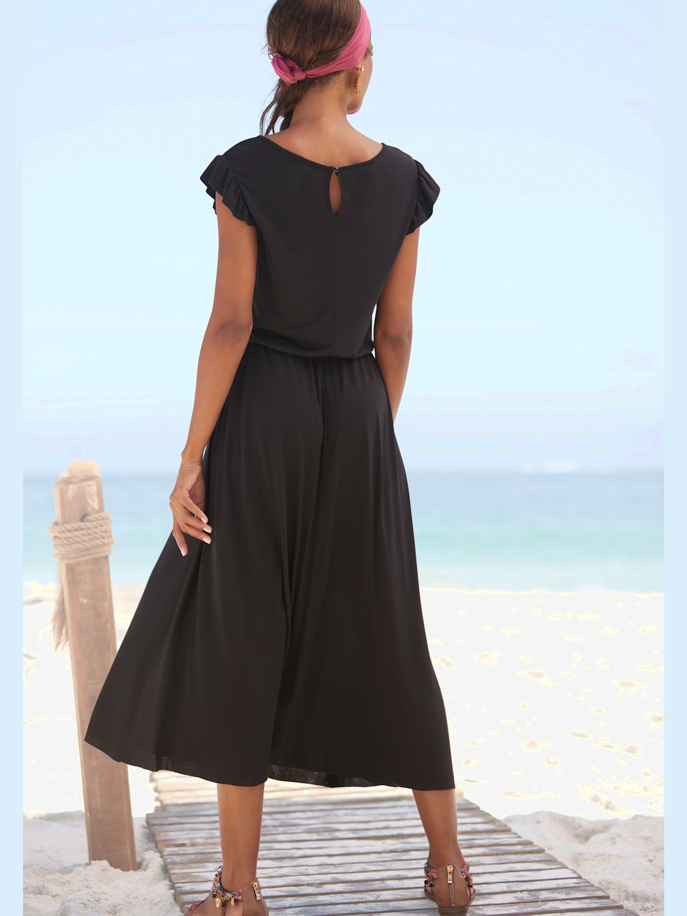 Robe mi-longue encolure ronde
