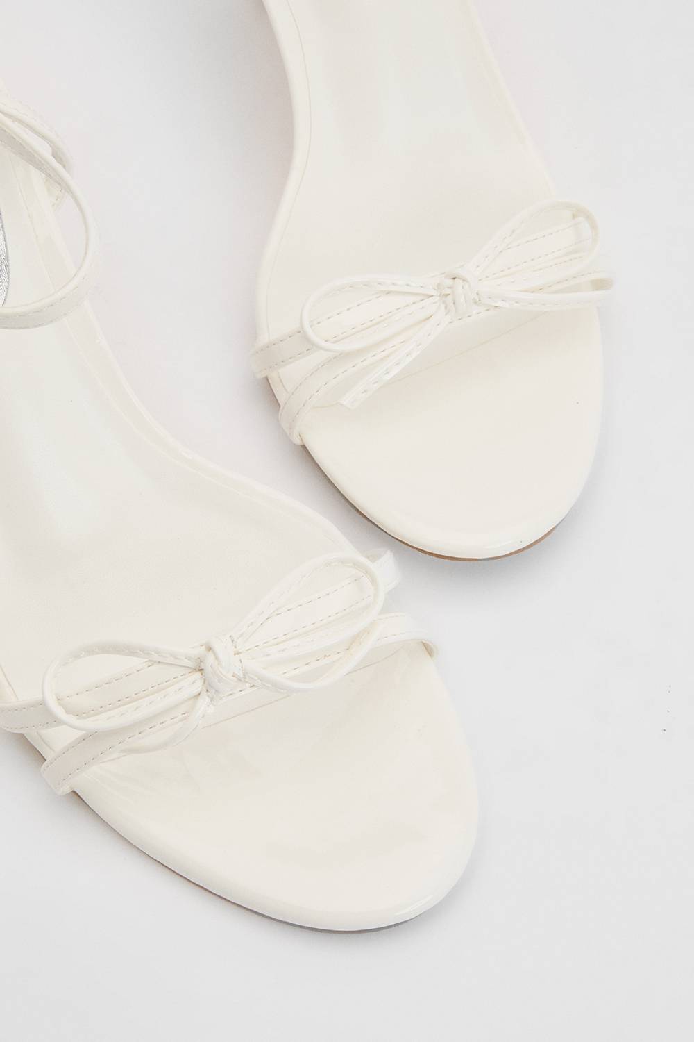 Oasis Sandales À Talons Moyens Scarlett En Synthétiquecuir À Double Bride Avec Nœud Décoratif