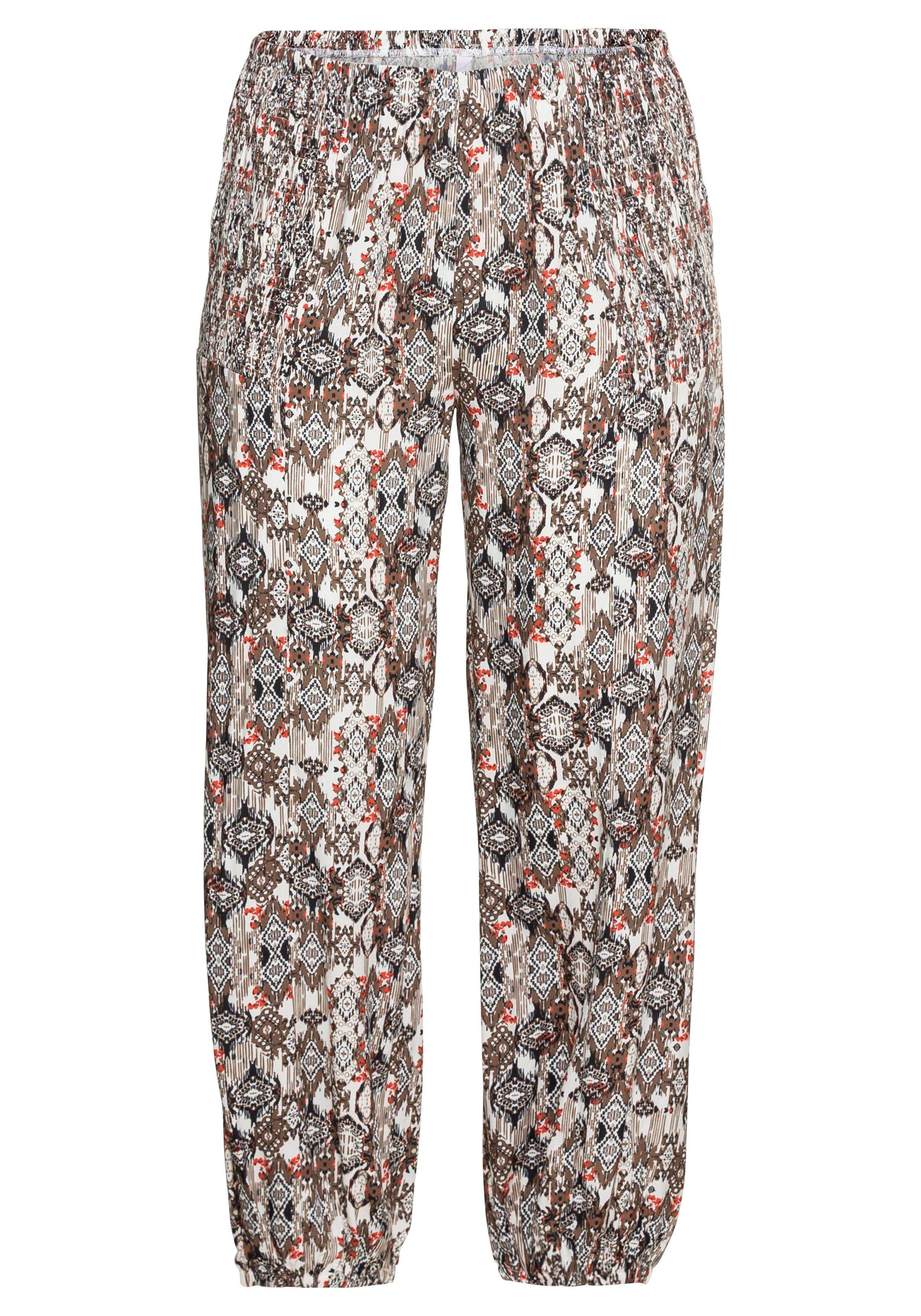 Hose mit seitlichen Smok-Einsätzen