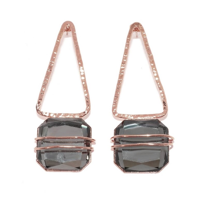 Boucles d'oreilles en plaqué or rose métalliques, longues et géométriques faites à la main avec pierre crystal - Bijou de créateur