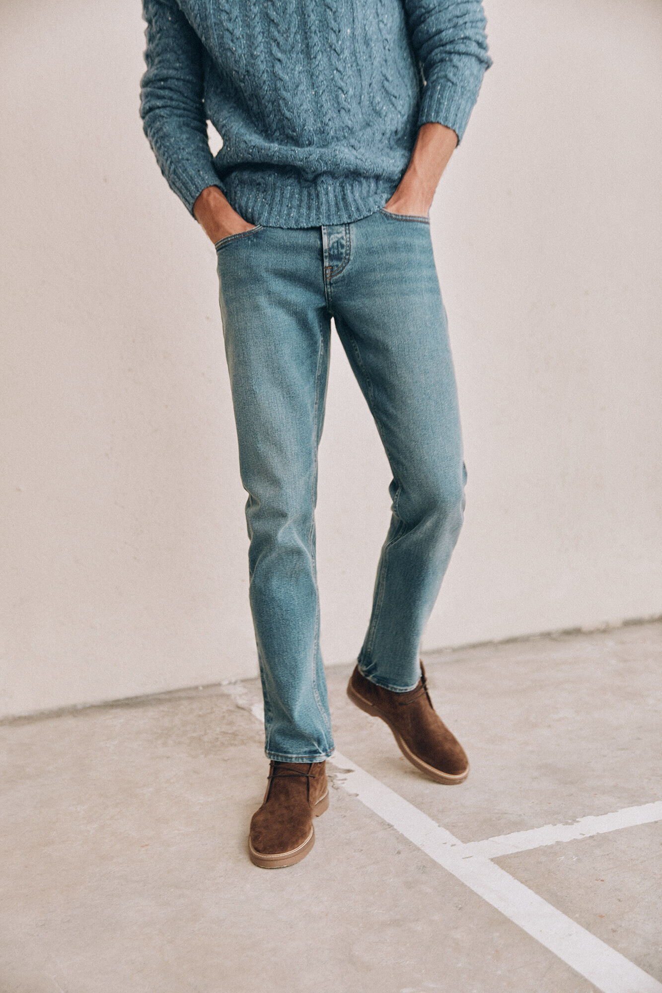 calça jeans slim de lavagem média