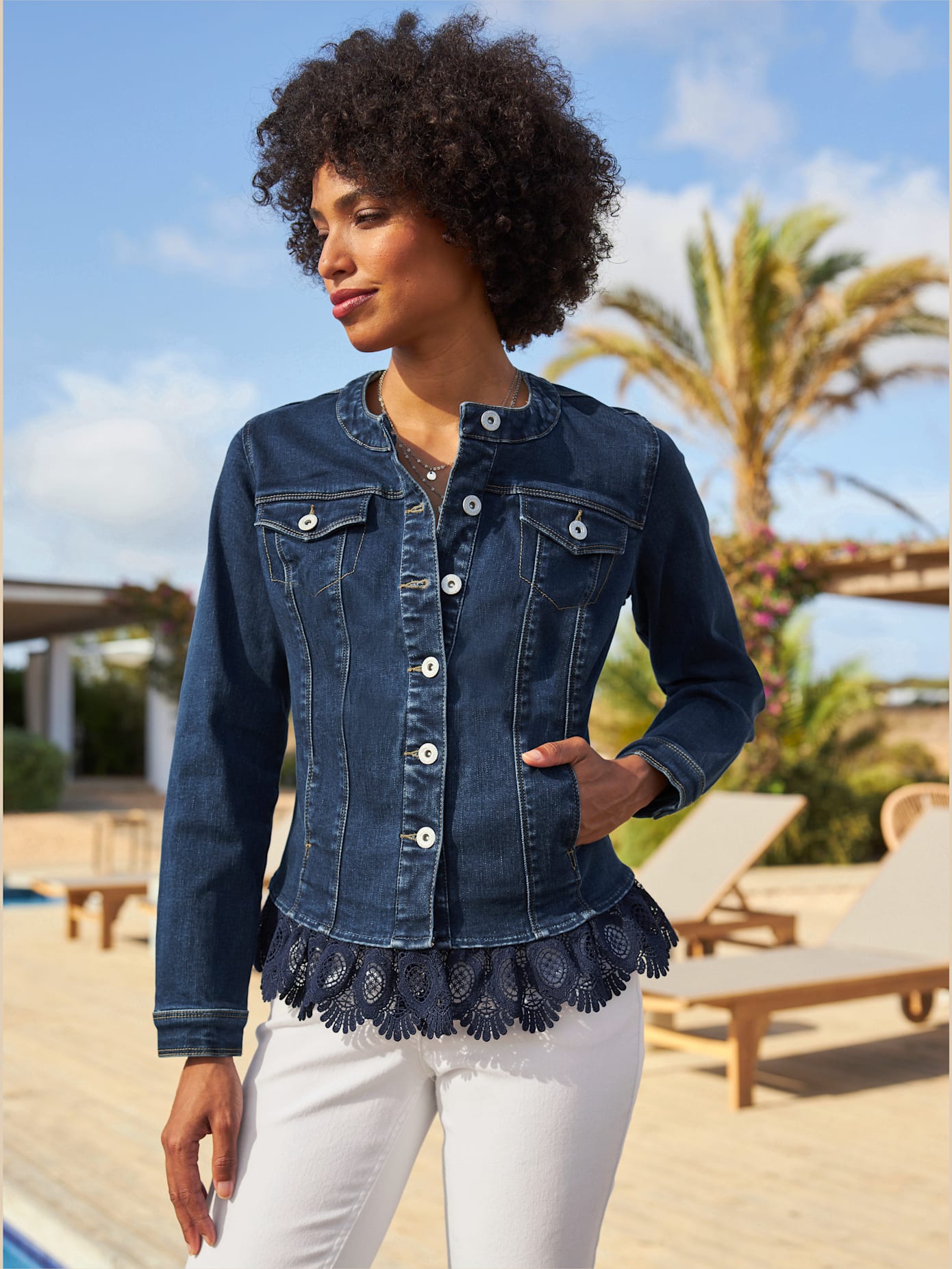 Blazer en jean bordure en dentelle à l’ourlet