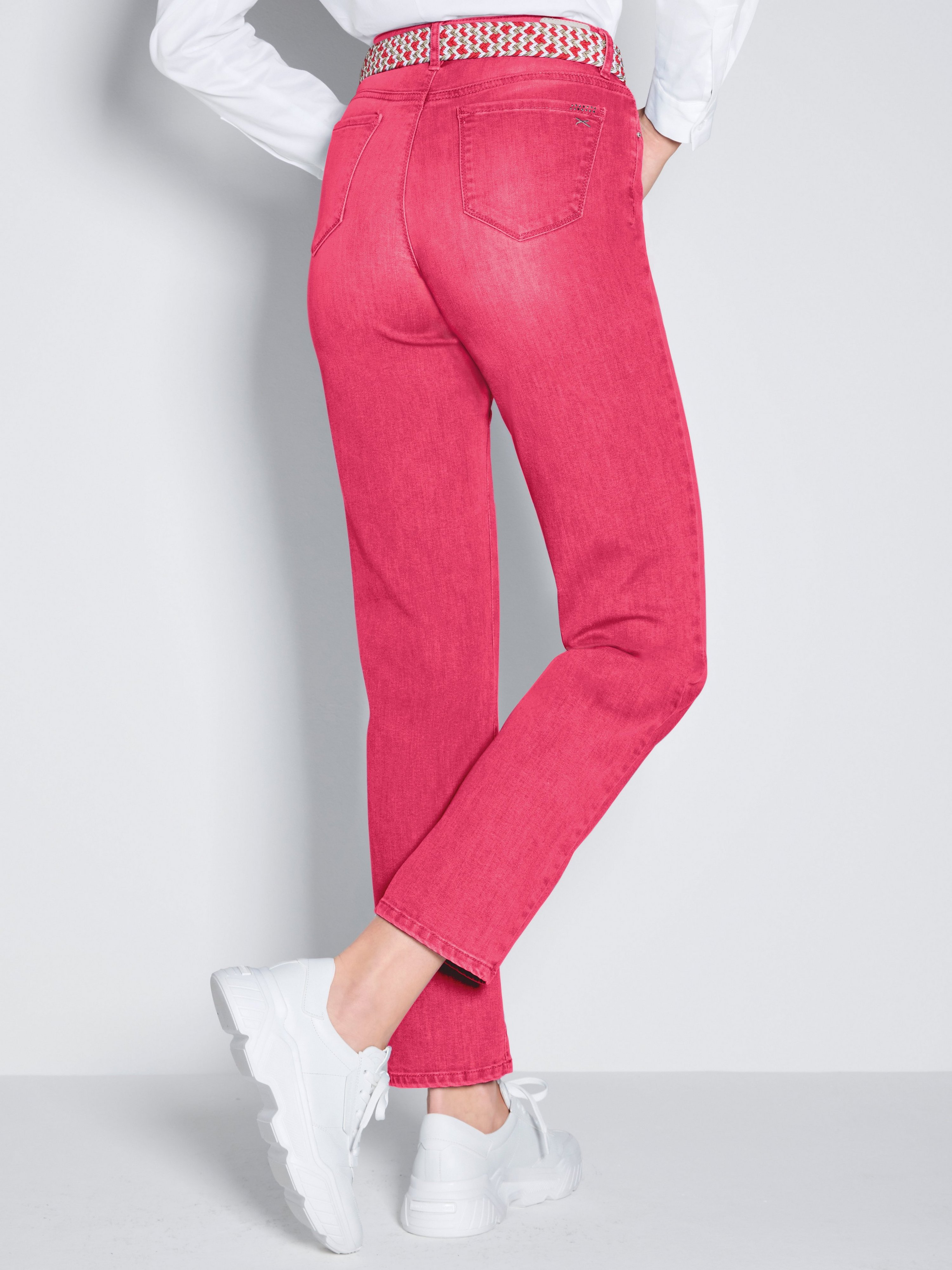 „Feminine Fit“-Jeans Modell Nicola