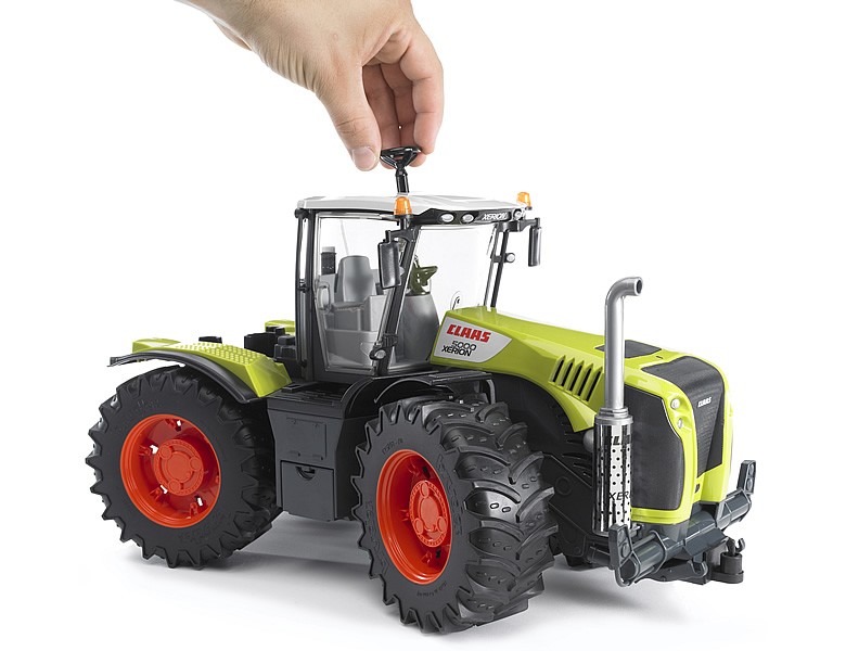 Bruder - Traktor Claas Xerion 5000 (03015)