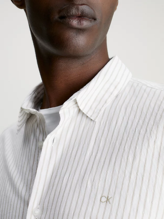 Camisa de algodão texturizado listrada com modelagem relaxada