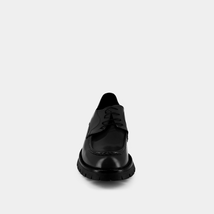 Derbies à lacets et semelles crantées  en cuir glacé noir
