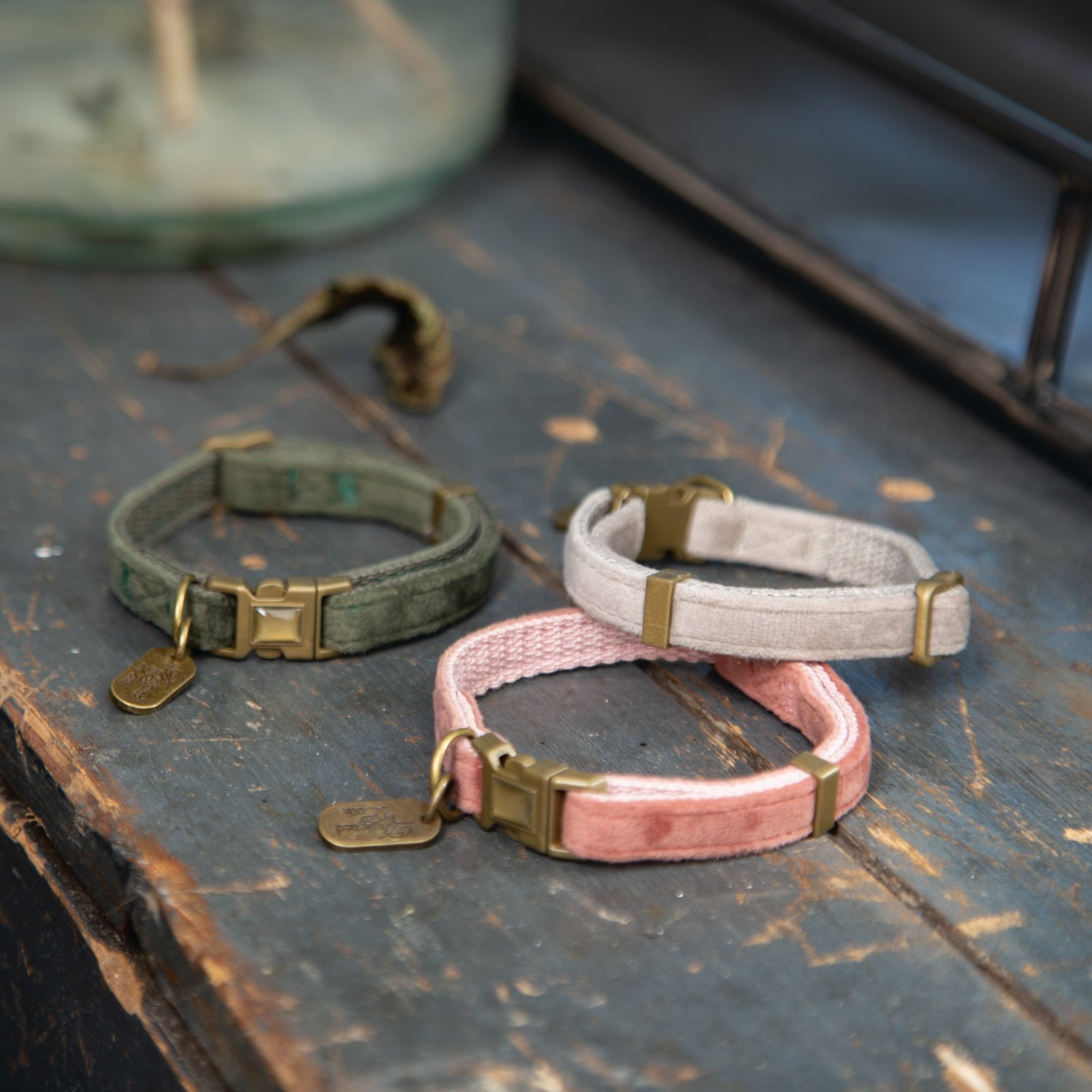 Designed by Lotte kattenhalsband Velura grijs 20-30 x 1 cm