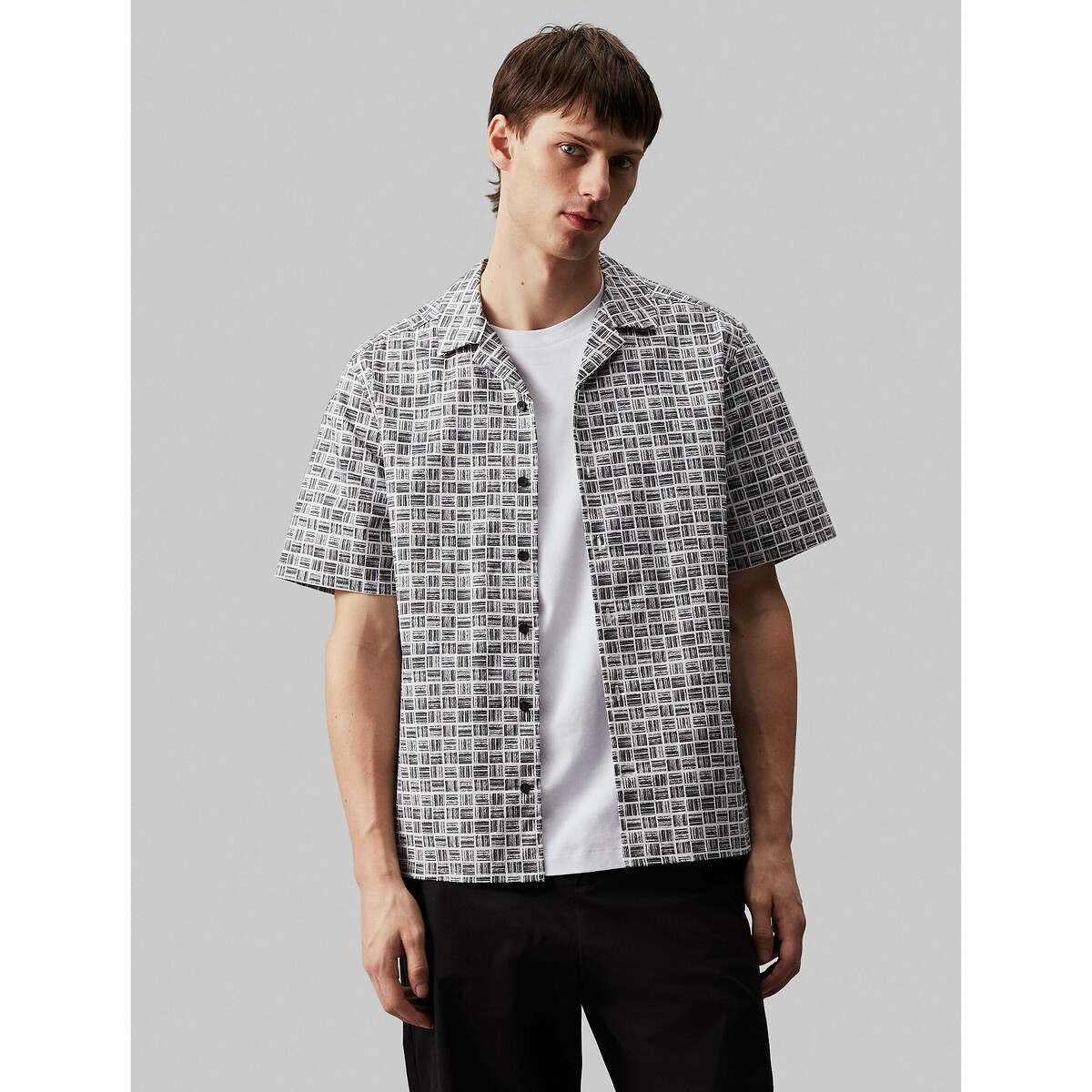 CALVIN KLEIN<br>Camisa ampla e estampada