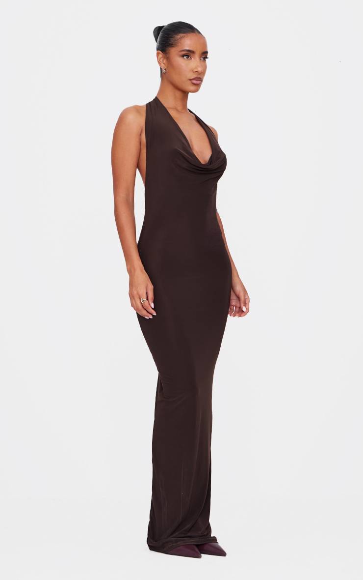Chocolat Robe Longue Toucher Doux Col Bénitier Détail Dos Torsadé