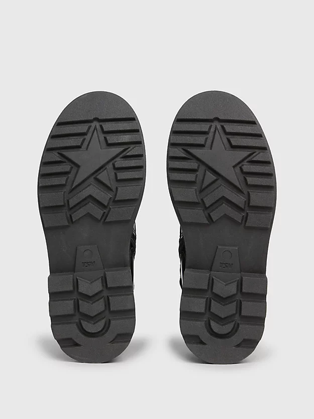 Botas infantis com cadarço