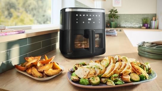 Bosch Heißluftfritteuse Serie 6, XXL 7,2 L Fassungsvermögen, 7 voreingestellte Programme, beleuchtetes Sichtfenster, bis zu 65% schnelleres Kochen, AirFryer in Schwarz, MAF671B0