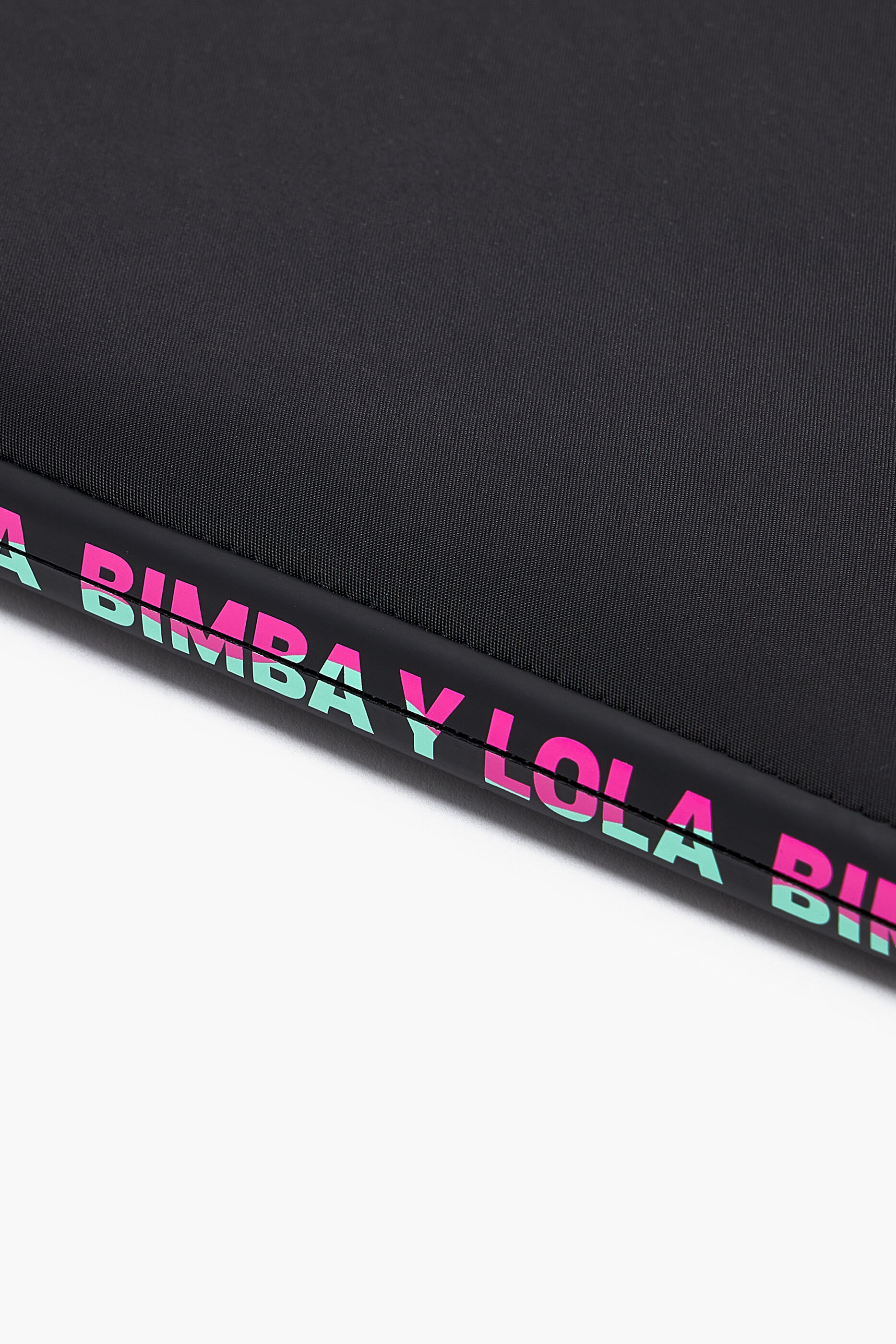 Capa para laptop de 13,5 polegadas em nylon preto