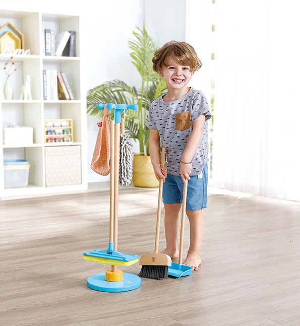 Hape Spielzeug-Putzset mit Ordnungsständer