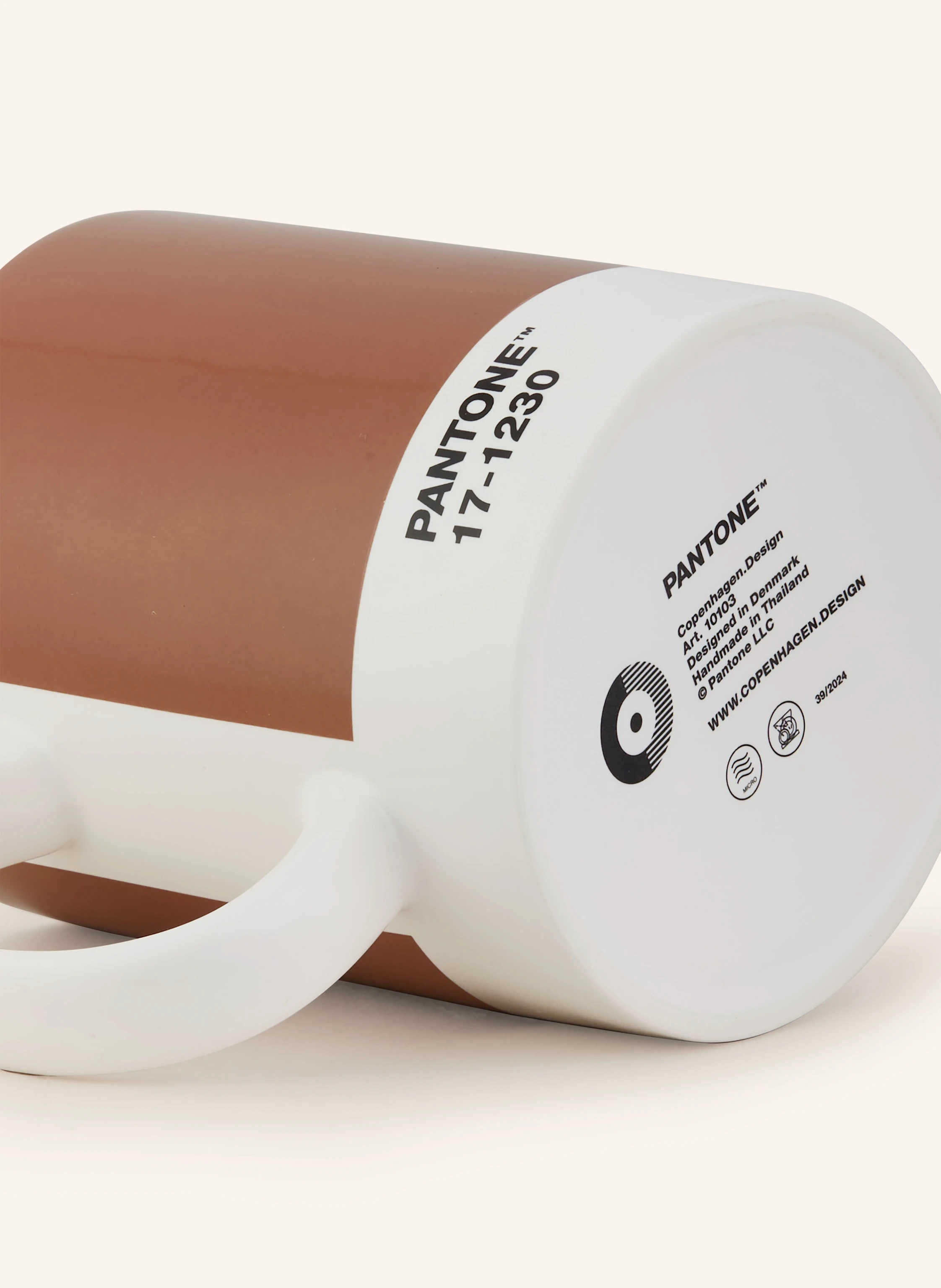 PANTONE Henkelbecher COY 2025