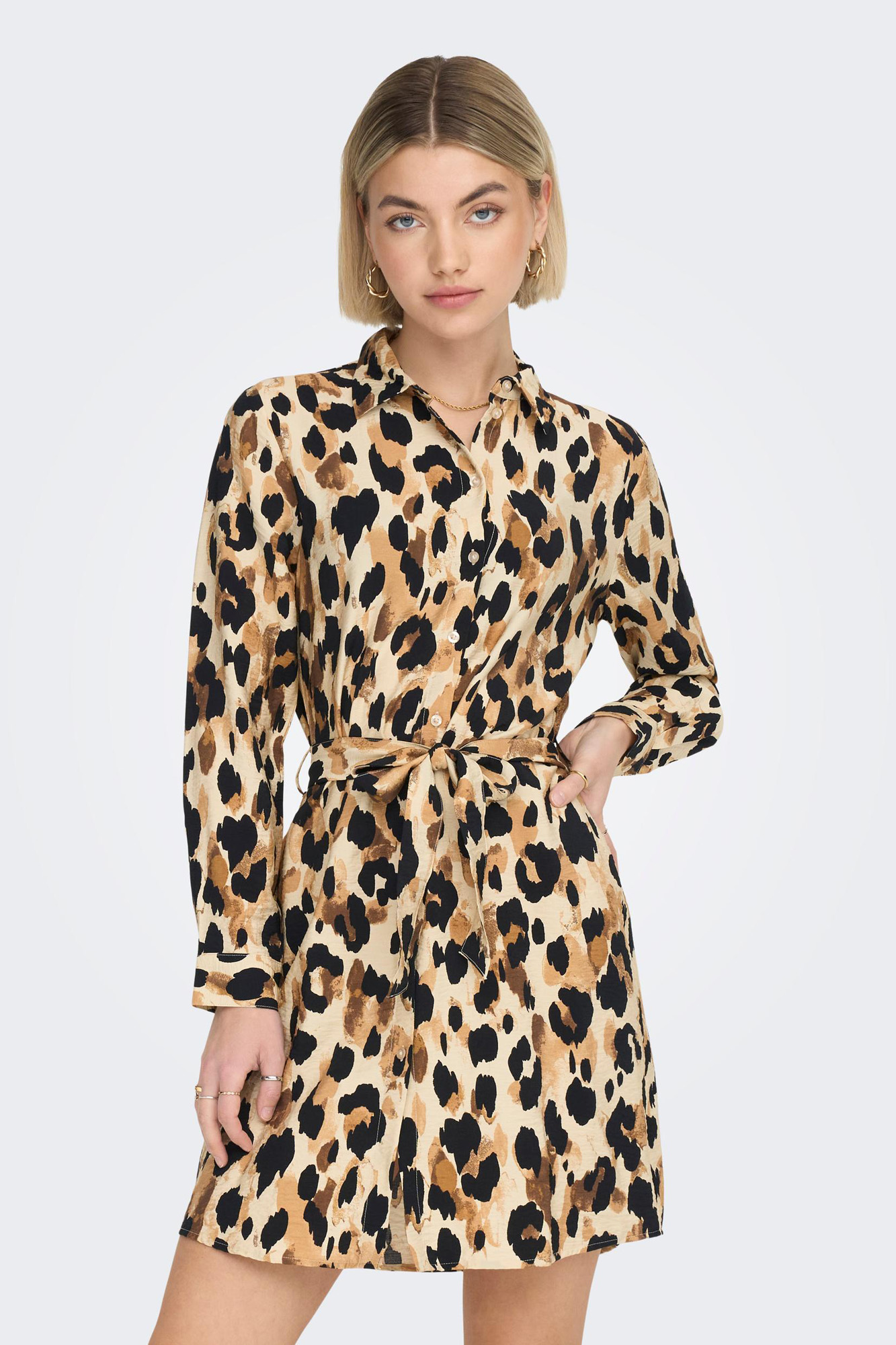Vestido curto estilo camisa