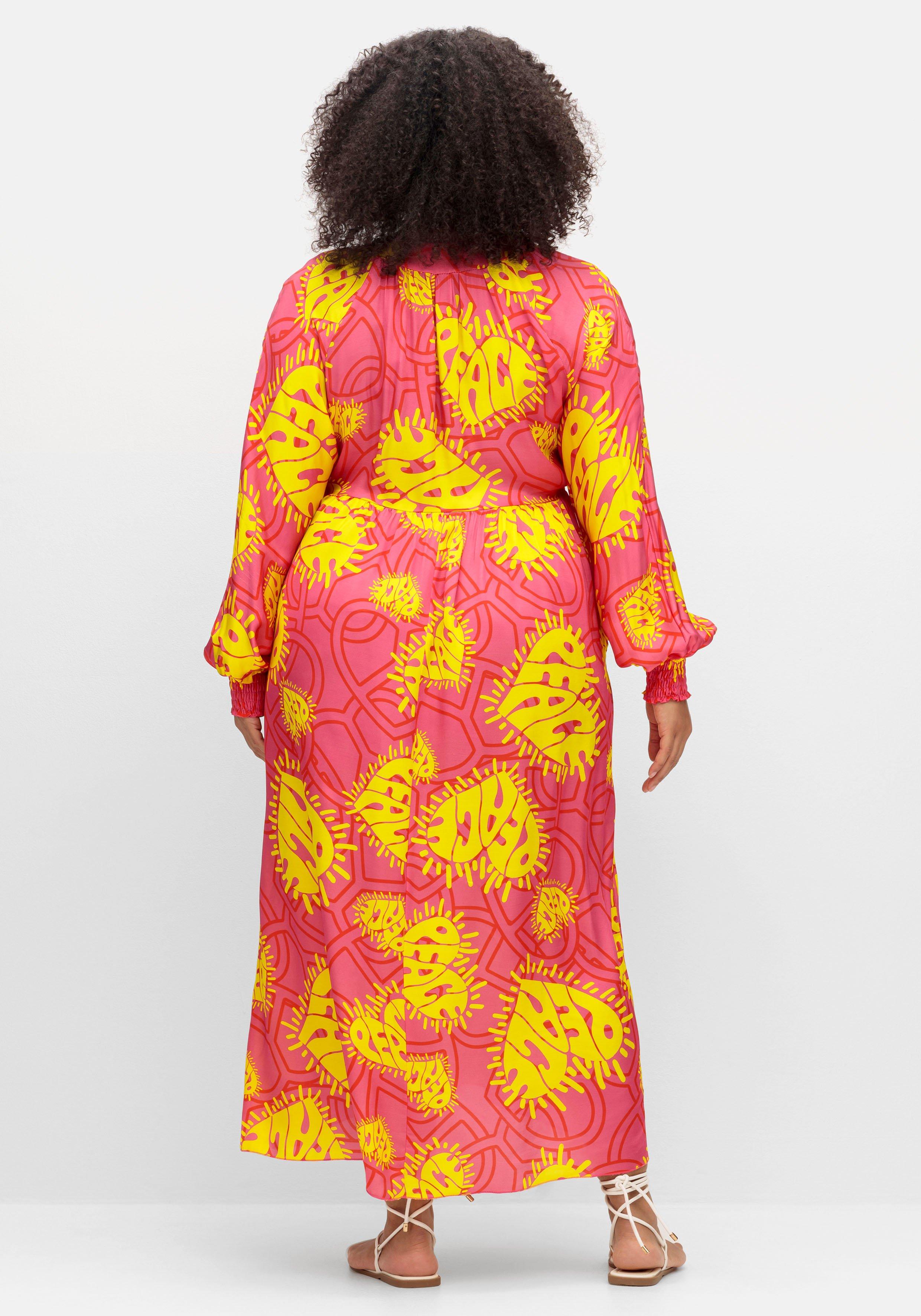 Maxikleid mit Alloverprint und V-Ausschnitt