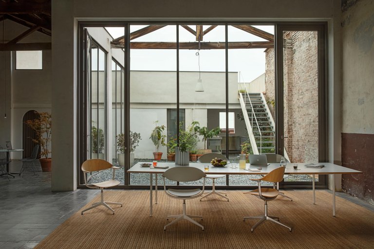 Vitra Mynt bureaustoel eiken/zwart