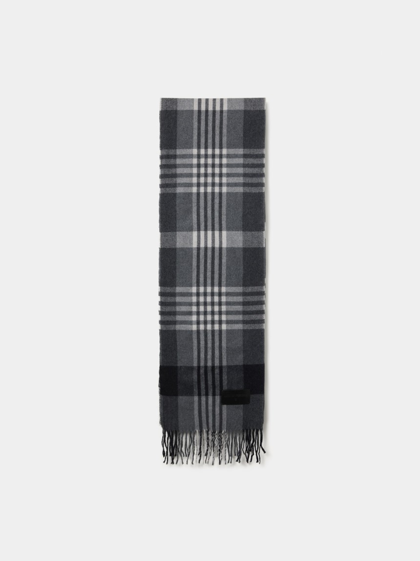 Cachecol em tartan com franjas