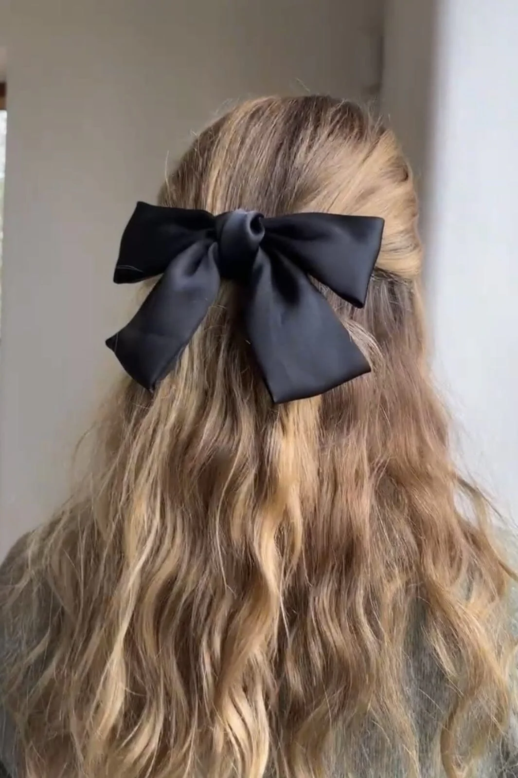 Neo Noir Bow Hair Clip black
