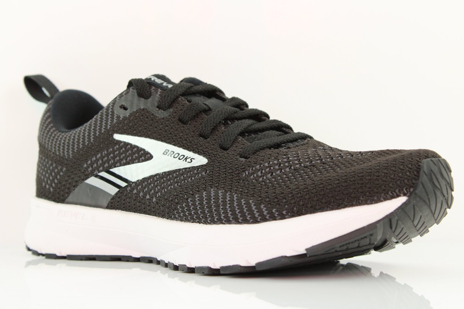 Brooks Revel 5