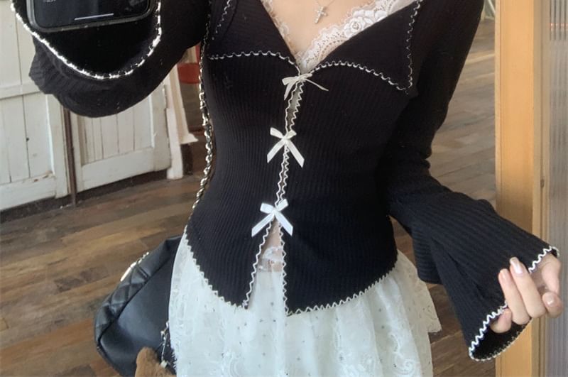 Duwnie - Hoge taille, wijde broek met stippen / Lange mouwen, effen strik, contrasterende stiksels / Cami-top met kant