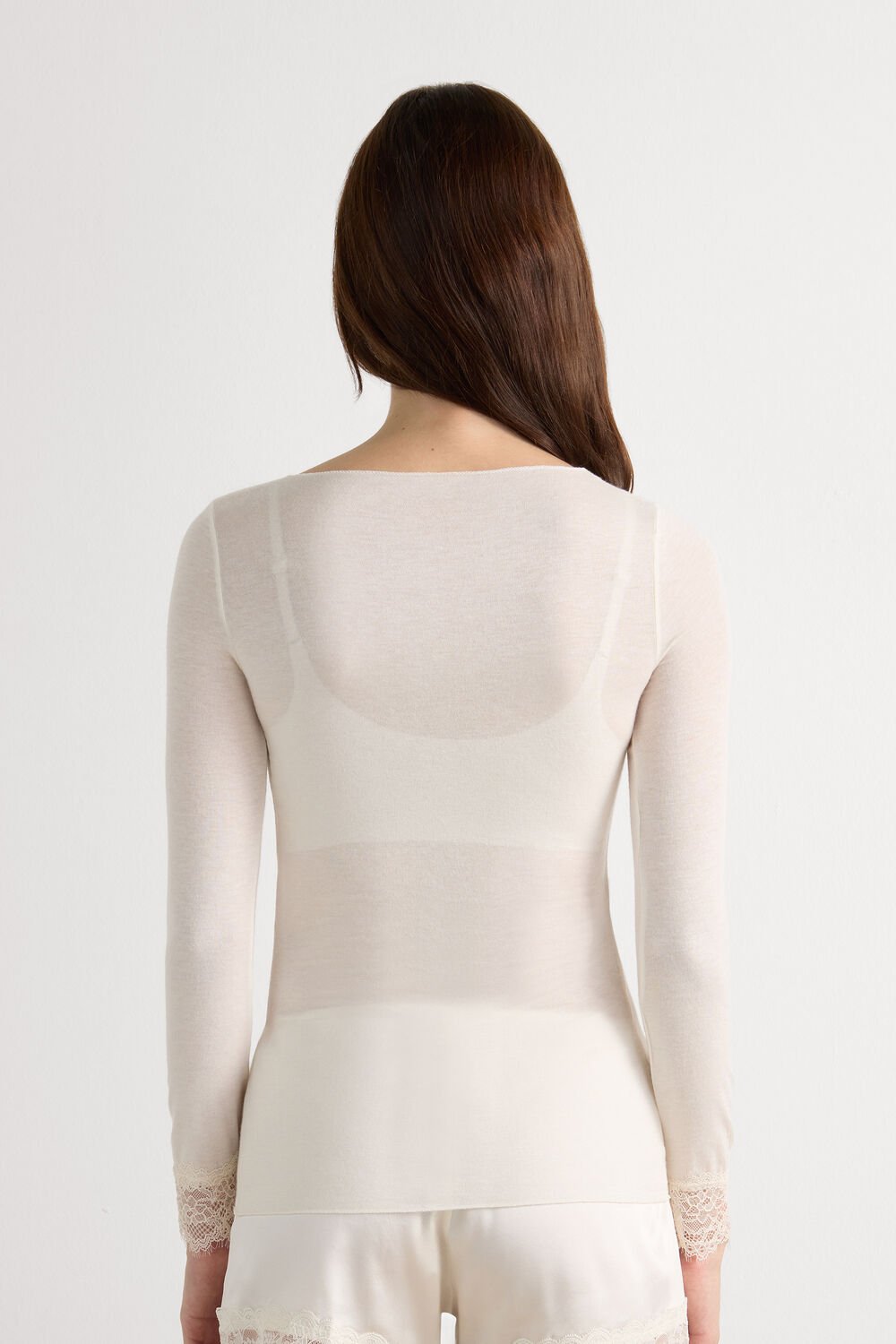 Camisa de manga comprida ultraleve em cashmere com detalhes em renda.