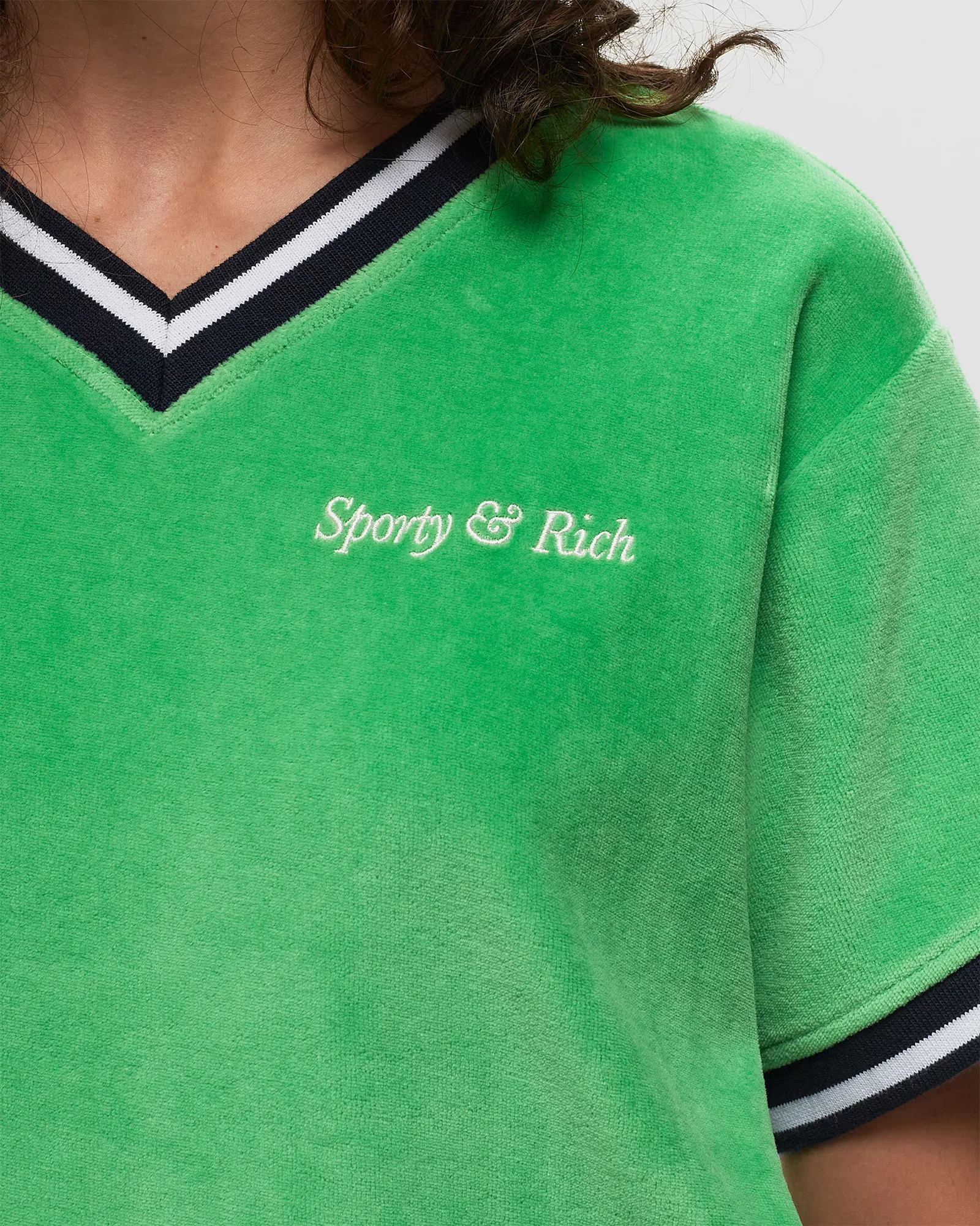 Sporty & Rich Italic Logo Embroidered V-Neck Tee