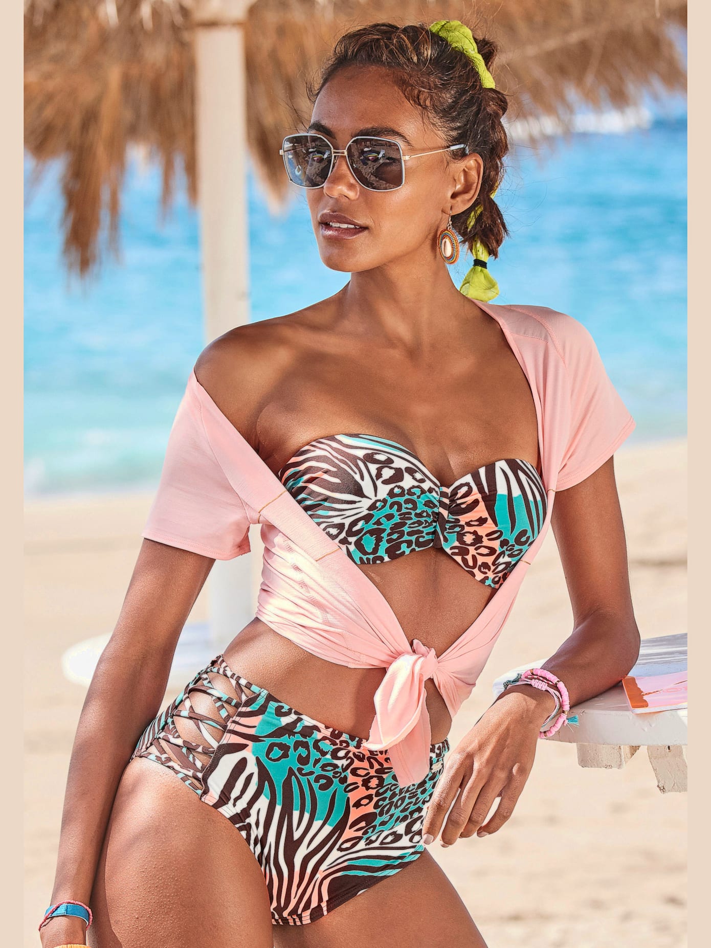 Haut de bikini bandeau à armatures imprimé, effet de couleur différent pour chaque pièce