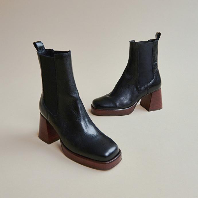 Bottines à bouts carrés et élastiques  en cuir veilli noir