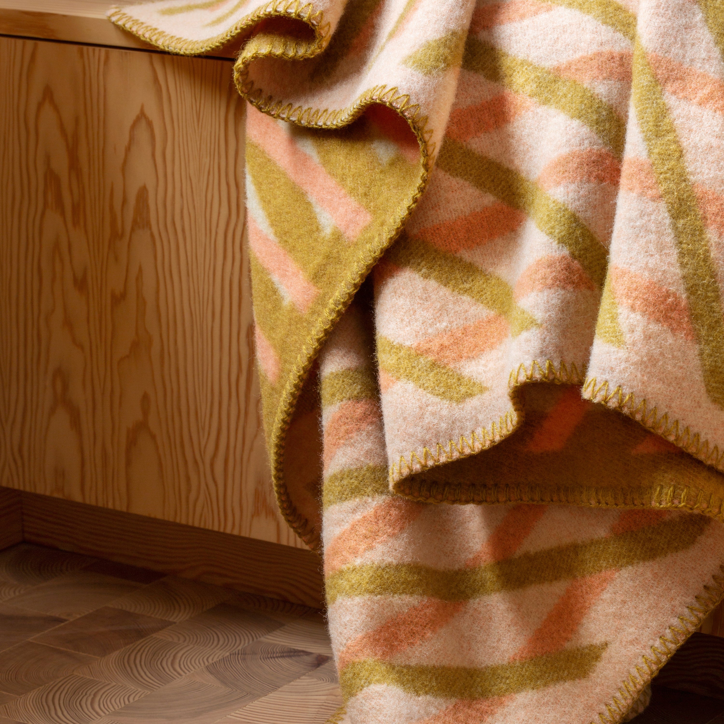 RÃ¸ros Tweed Bislett Plaid - Peach / Pistachio
