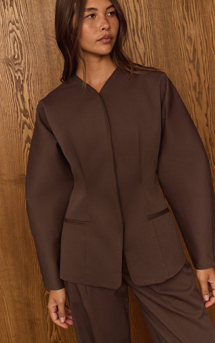 Marron Foncé Blazer Ajusté Sans Col En Tissu Tissé Premium Avec Ensemble Coordonné