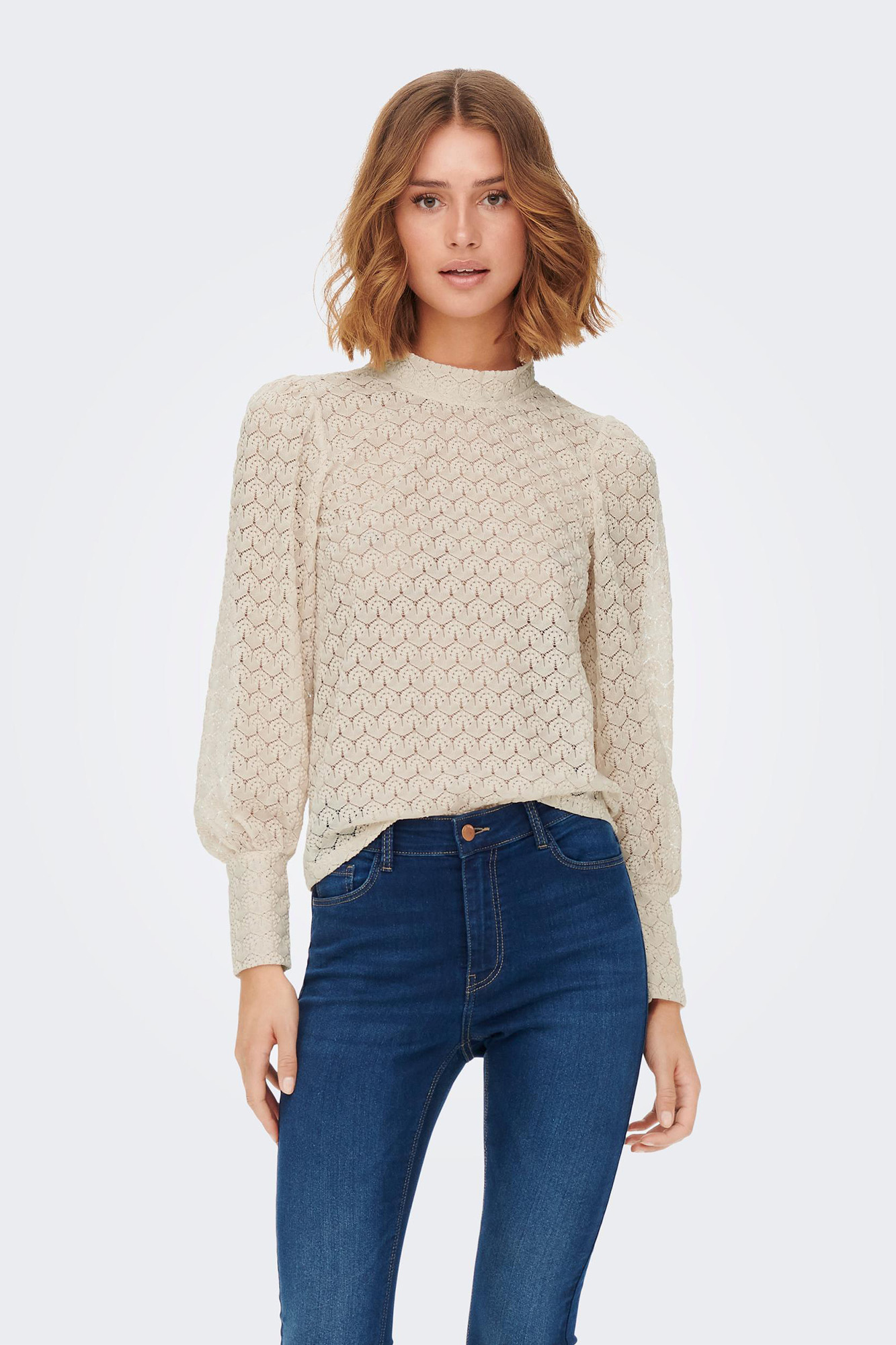 Blusa de renda de mangas compridas