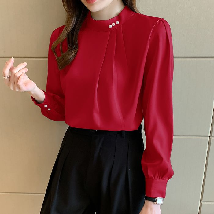 Kira Kira - Blouse met lange mouwen en een geplooide satijnen kraag en imitatieparelaccenten